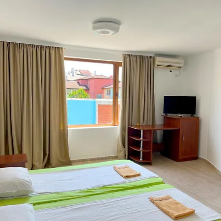 теодора ゲストハウス ツァレヴォ